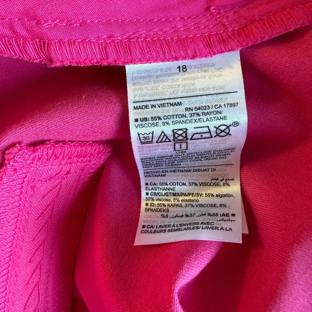 Old Navy Women's Fuchsia Shorts - Picture 4 of 4